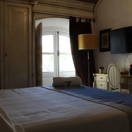 Les Royales בית הארחה