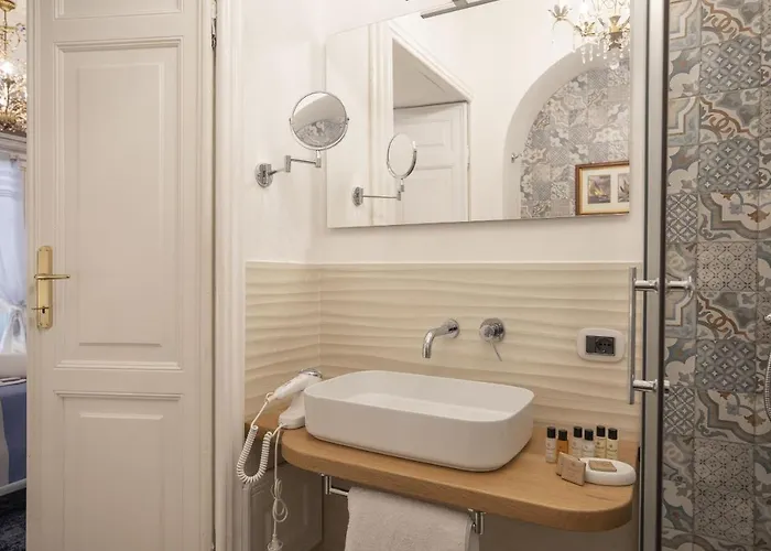 ゲストハウス Les Royales 4*