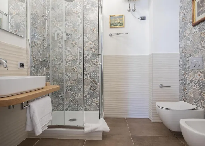 ゲストハウス Les Royales サッサリ