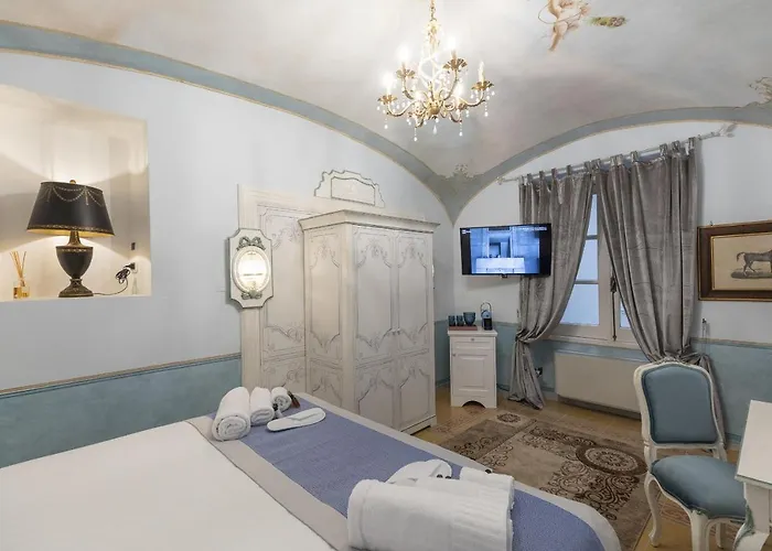 ゲストハウス Les Royales 4*